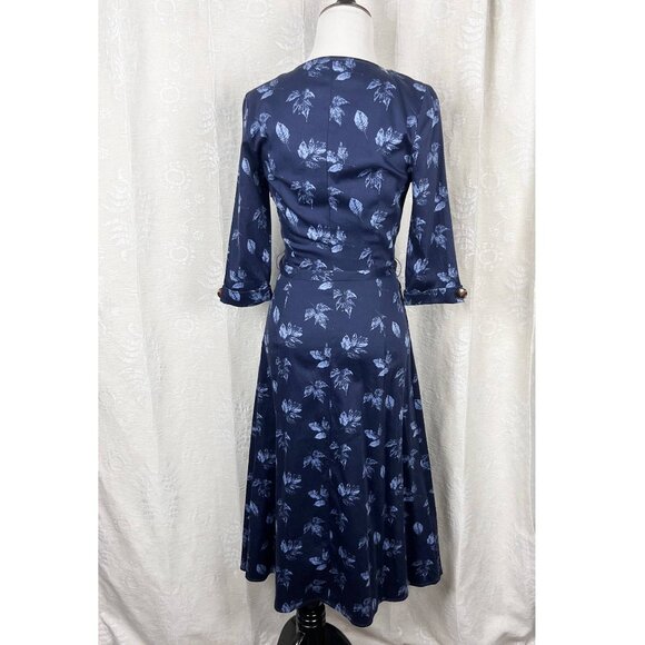 Collectif Susanna Fall Leaves print 50s V-Neck Button swing dress blue chambray - Picture 8 of 11